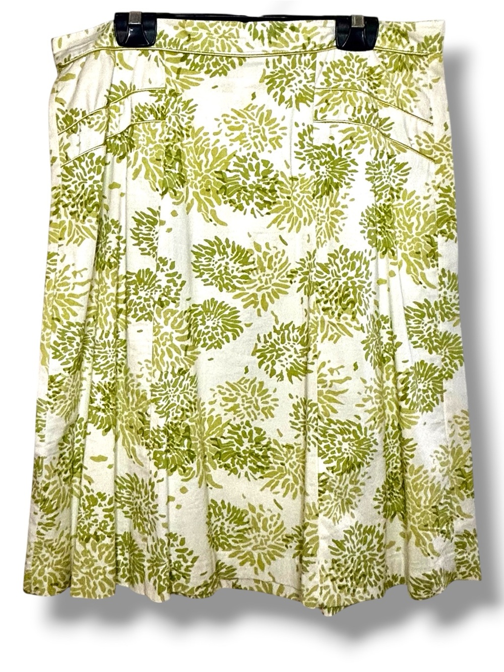 Classic Pleated A-Line Knee Length Multi Green Floral Skirt on White Zip Close L